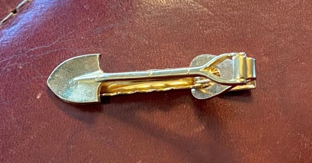 VTG Gold Tone Shovel Tie Bar ..1 3/4"